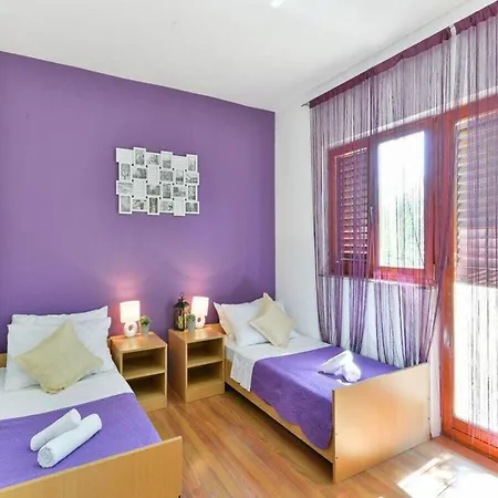 House Antonia With Pool Holiday home