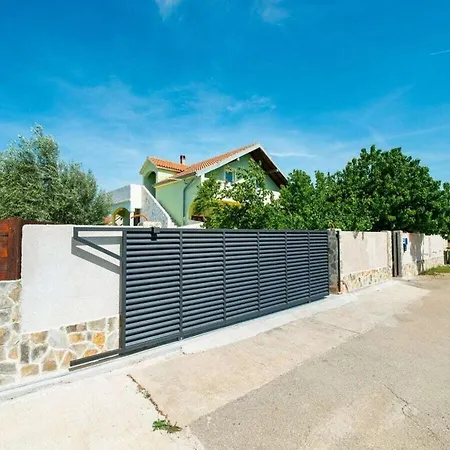 House Antonia With Pool Holiday home *