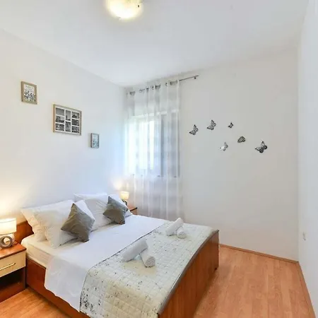 House Antonia With Pool Holiday home *