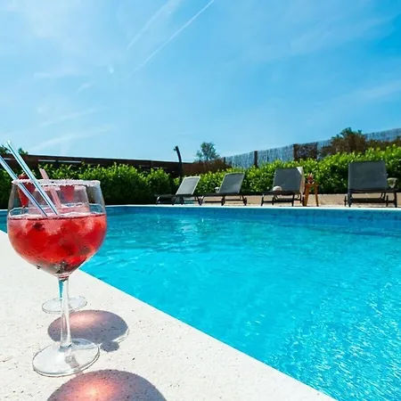 House Antonia With Pool Holiday home *