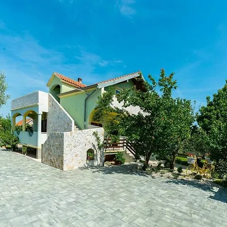 Vakantiehuis House Antonia With Pool