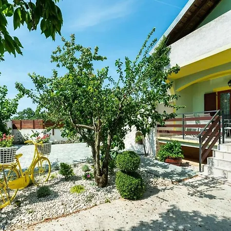 House Antonia With Pool