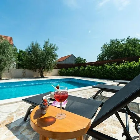 House Antonia With Pool Vakantiehuis